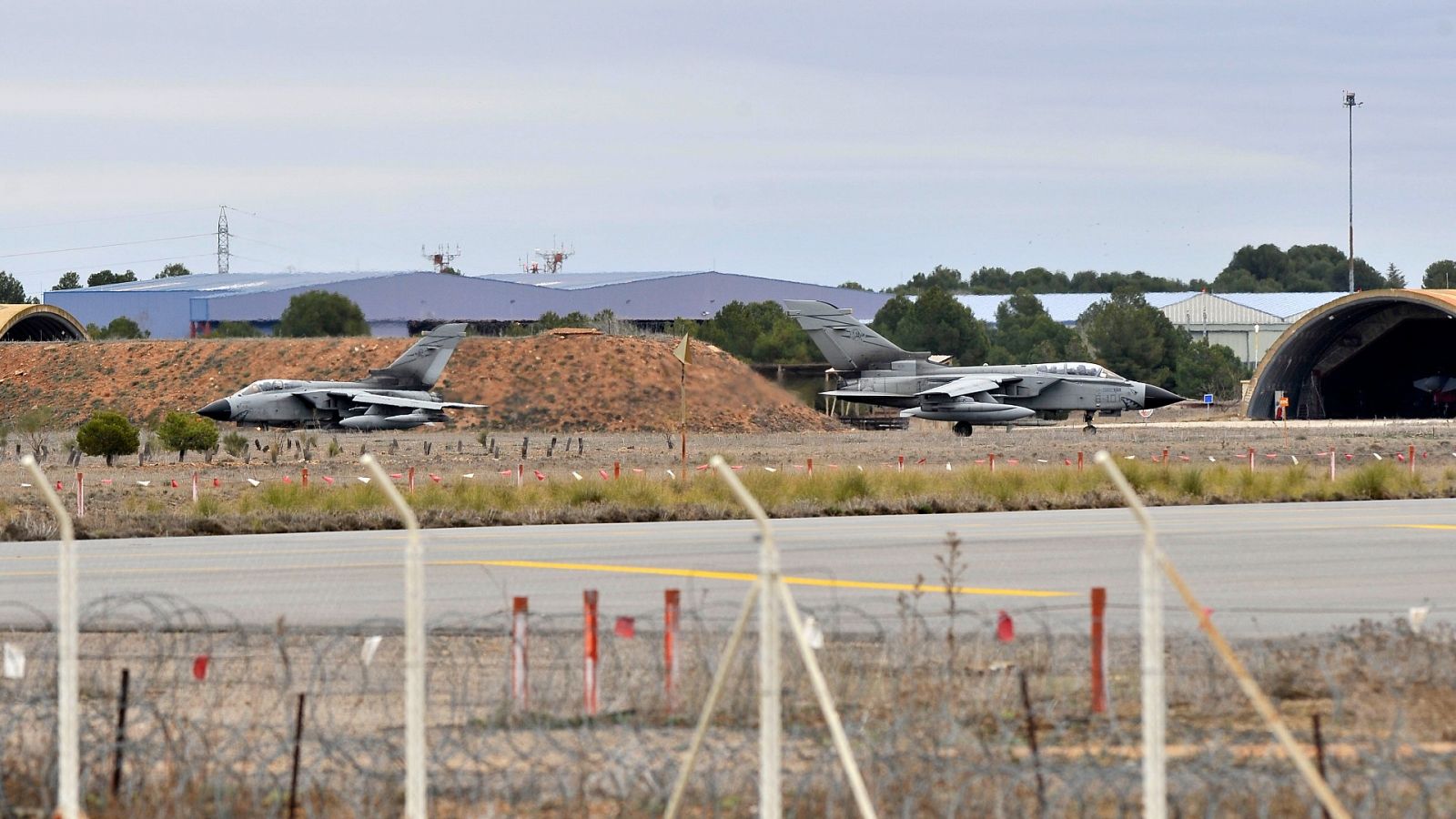Imagen de dos aviones militares en la Base Aérea de Los Llanos, Albacete