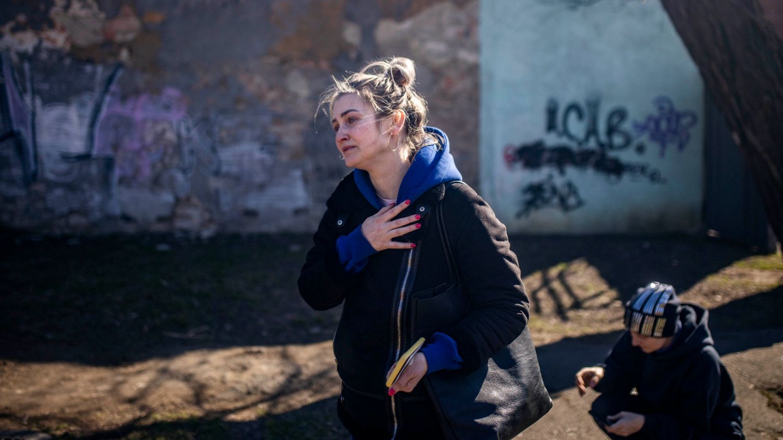 Ana, tras encontrar el cuerpo sin vida de su padre tras un bombardeo en Mykolaiv