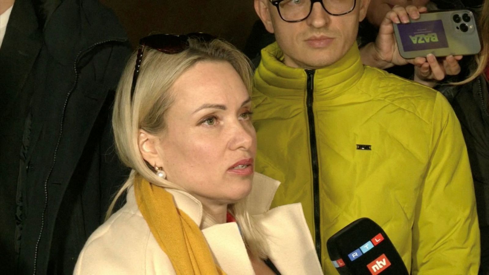 La periodista Marina Ovsyannikova después de ser puesta en libertad tras protestar contra la guerra de Ucrania