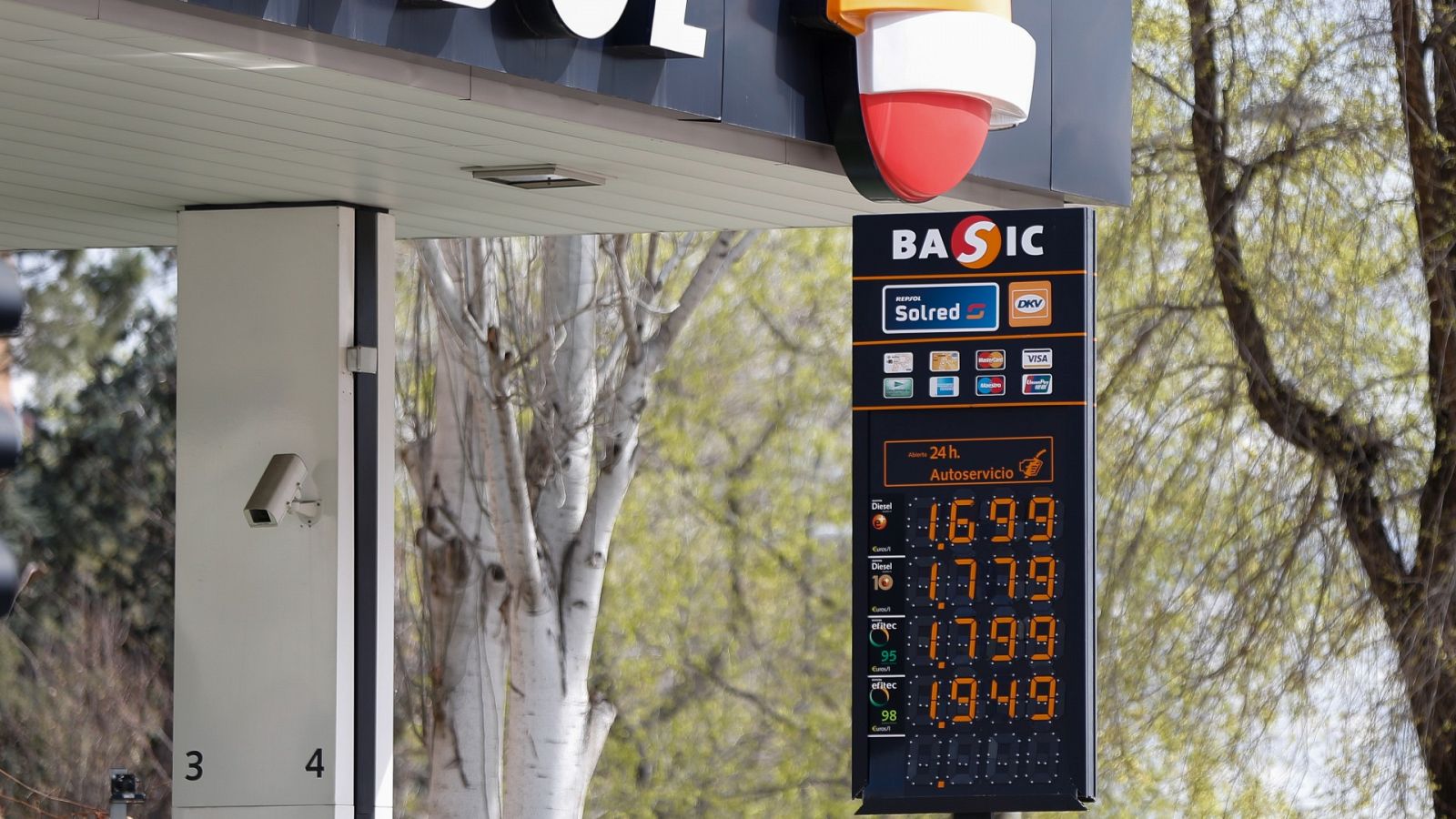 Los carburantes registran una leve bajada de sus precios este miércoles