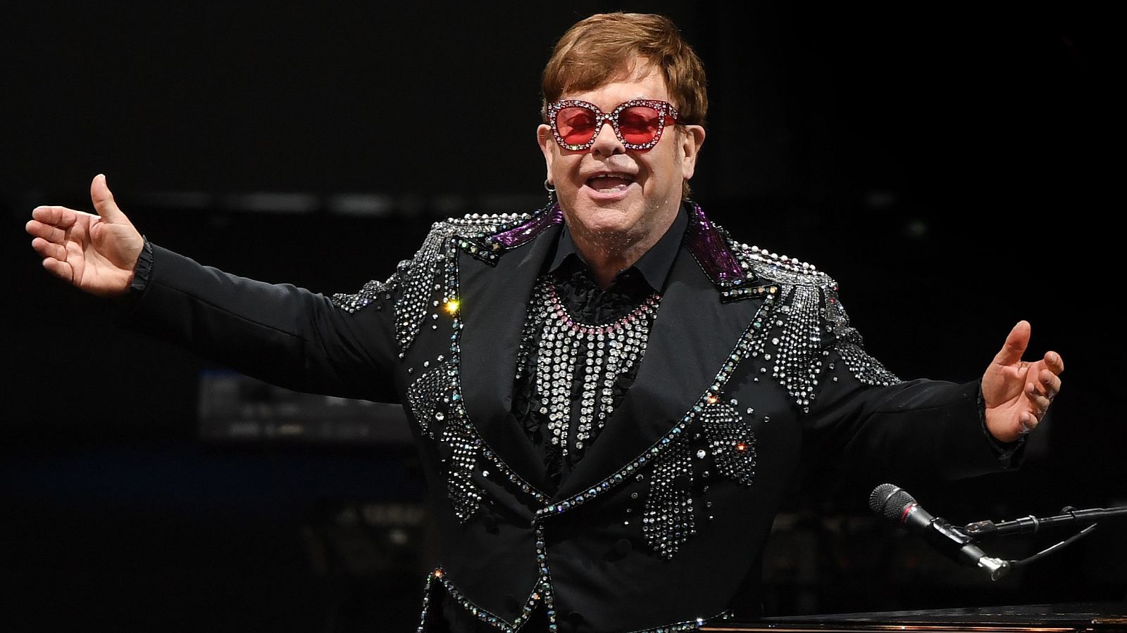 Elton John nació el 25 de marzo de 1947