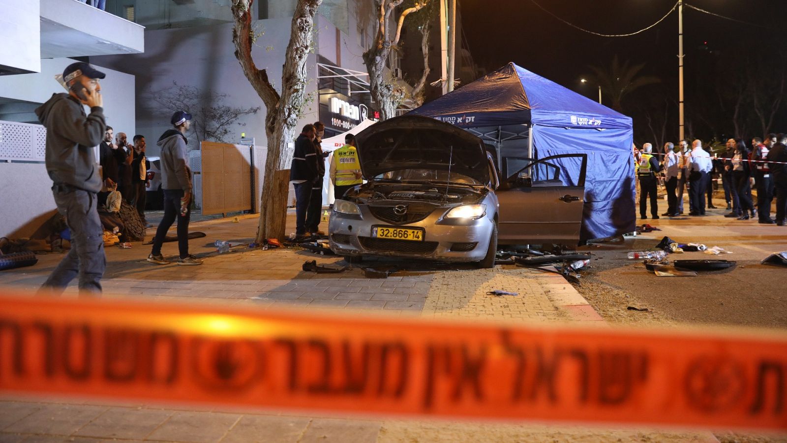 La Policía israelí en la escena de un ataque en la ciudad de Hadera, Israel