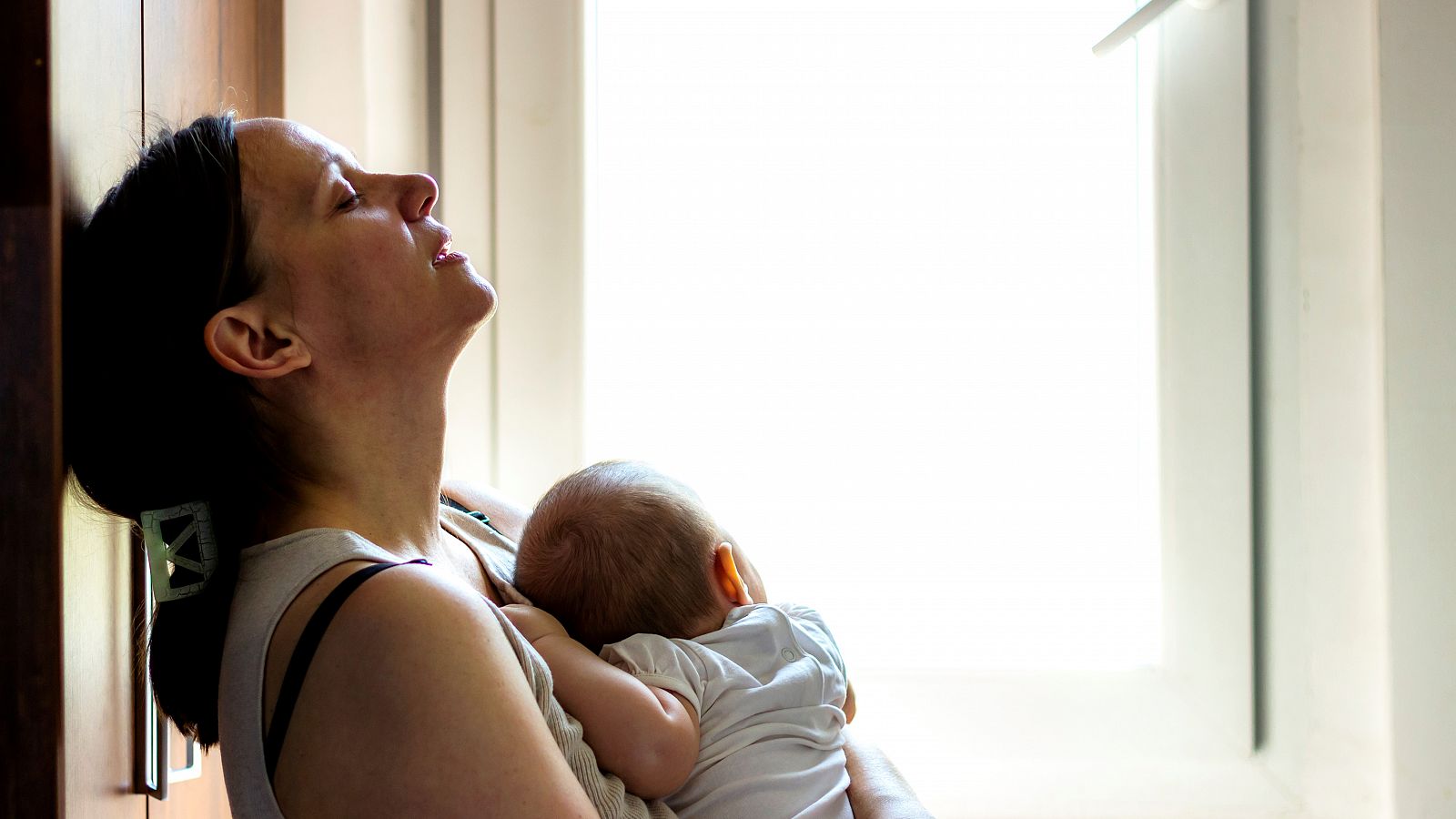 Las madres solteras luchan por la igualdad en los permisos de maternidad