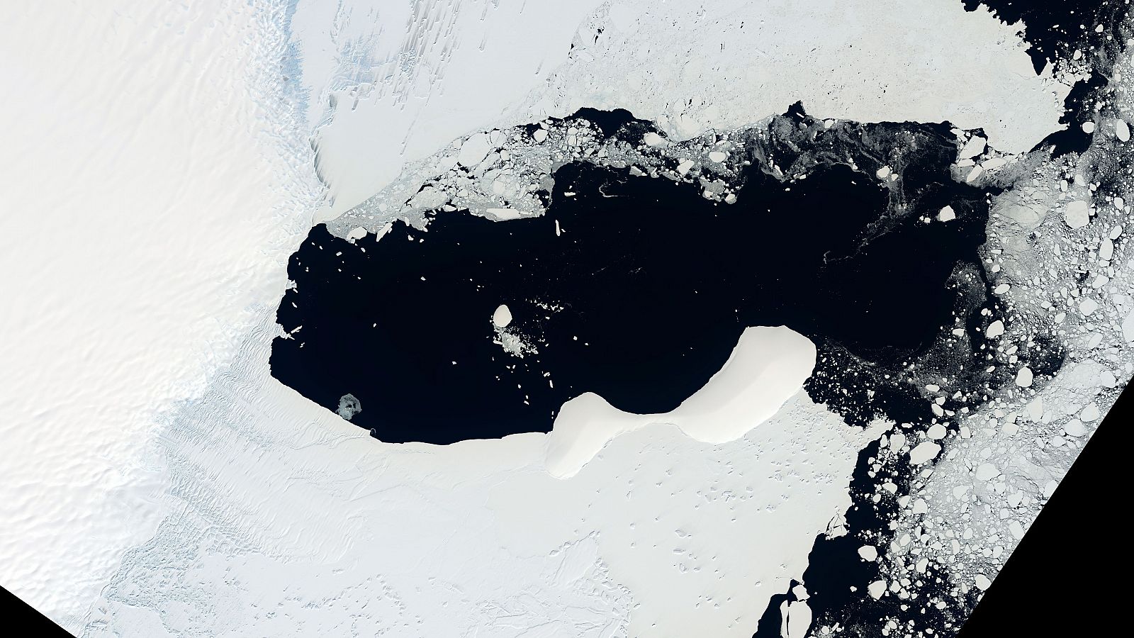 Imagen satelital de la plataforma de hielo, antes de desprenderse.