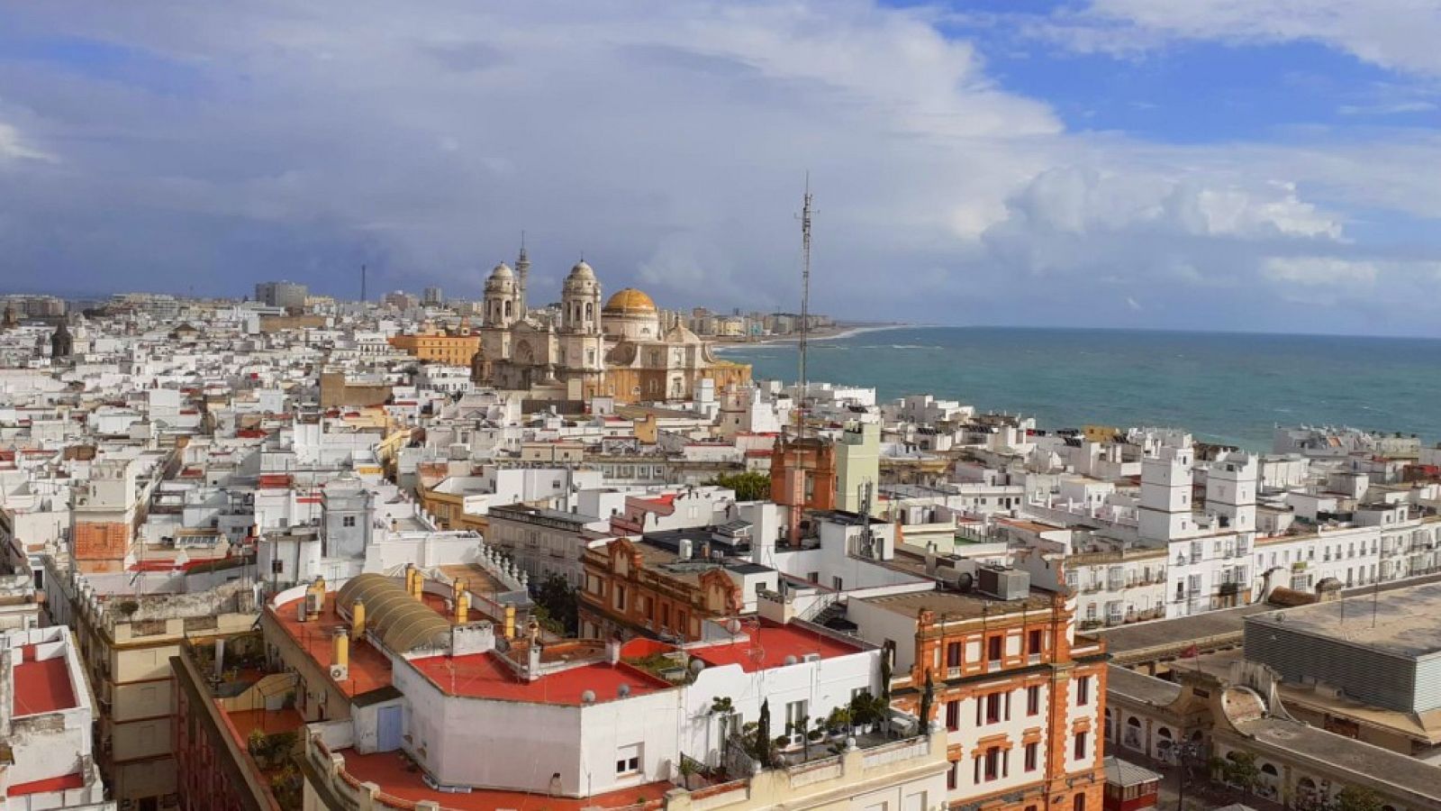 Panorámica de la ciudad de Cádiz desde la Torre Tavira