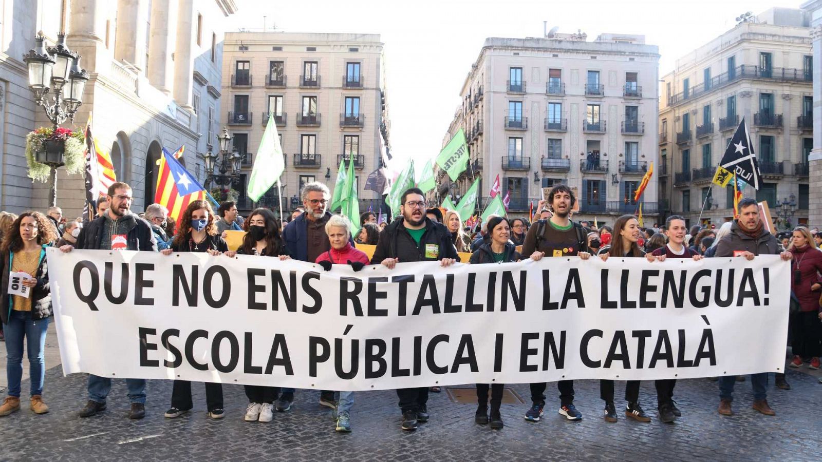 Manifestació a Barcelona en defensa de la llengua catalana a l'escola | ACN