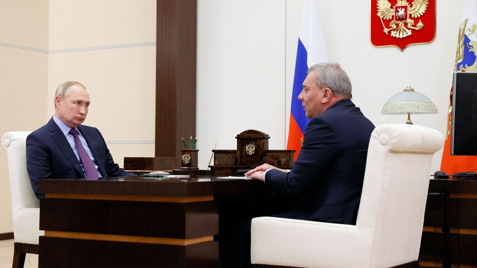El presidente ruso, Vladímir Putin, con eo viceprimer ministro, Yuri Borisov. Foto: Mikhail Klimentyev / SPUTNIK / AFP