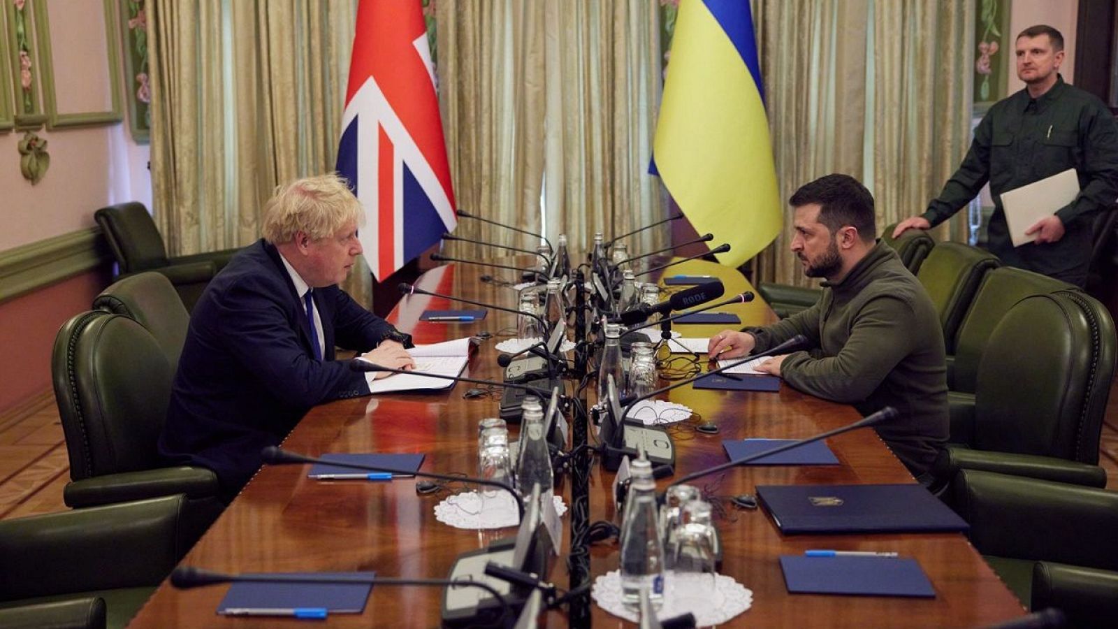 Boris Johnson y Volodímir Zelenski, durante su reunión en Kiev.