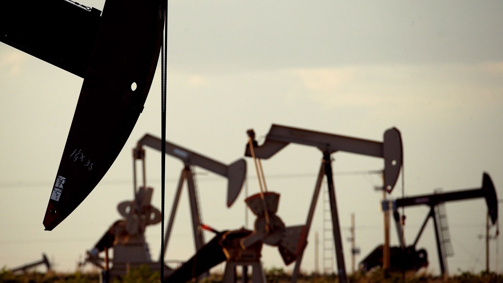 La OPEP bombea en marzo 2,8 millones de barriles diarios, por debajo de la cuota acordada