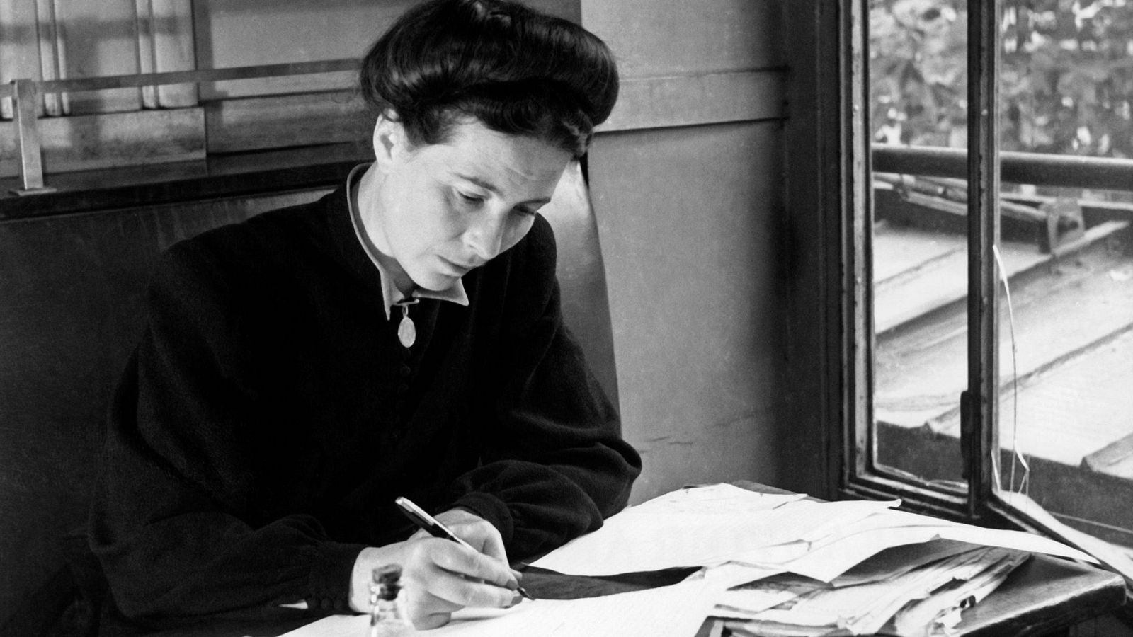 La escritora francesa Simone de Beauvoir, una de las más destacadas representantes del existencialismo literario de postguerra