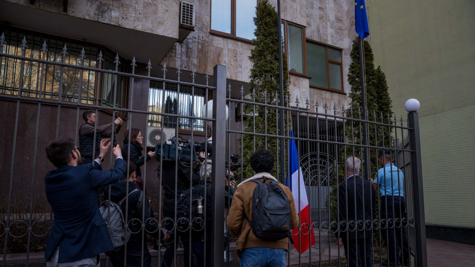 La Embajada de Francia en Ucrania regresó este viernes a Kiev después de haber estado desplazada en la ciudad de Leópolis