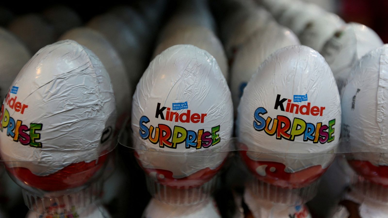 Huevos de chocolate Kinder Sorpresa en una imagen de archivo