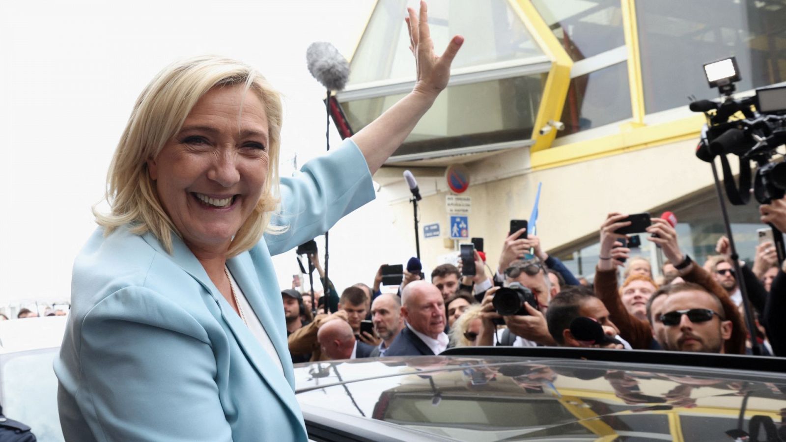 Marine Le Pen durante la campaña en Berck-sur-Mer