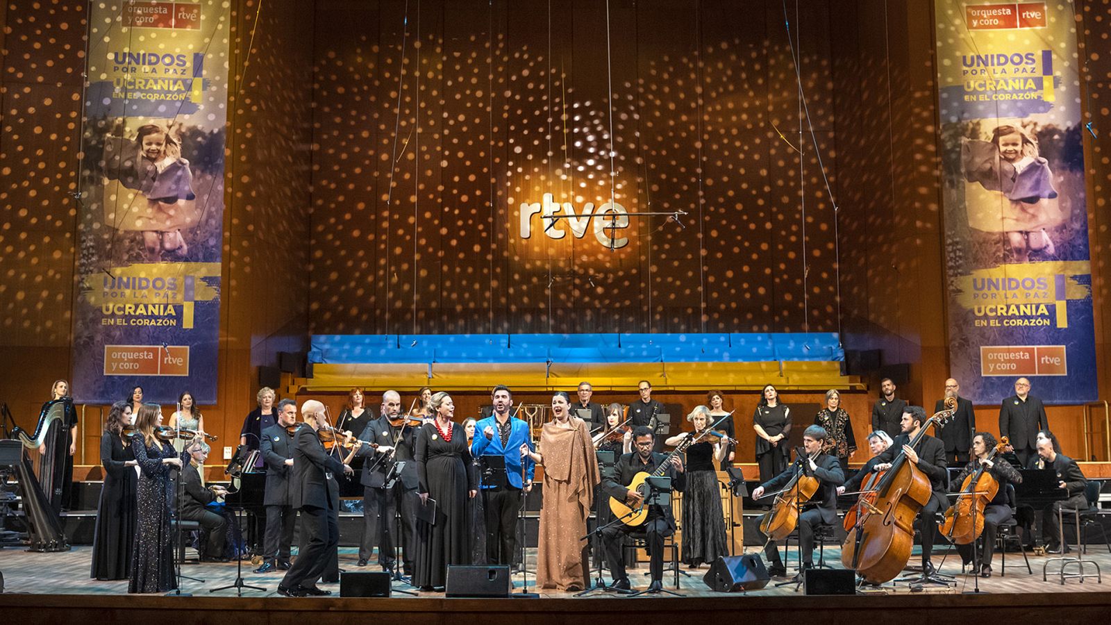 El Teatro Monumental de Madrid ha acogido el concierto benéfico