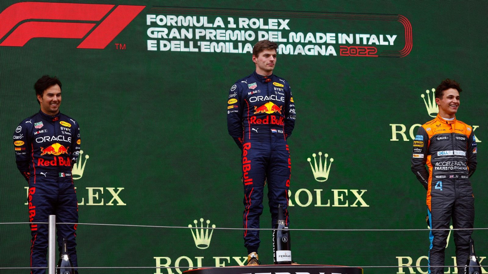 Max Verstappen celebra su victoria en el GP de Emilia Romagna de F1 donde ha estado acampañado por su copañero  Sergio Perez, segundo, y Lando Norris, tercero.