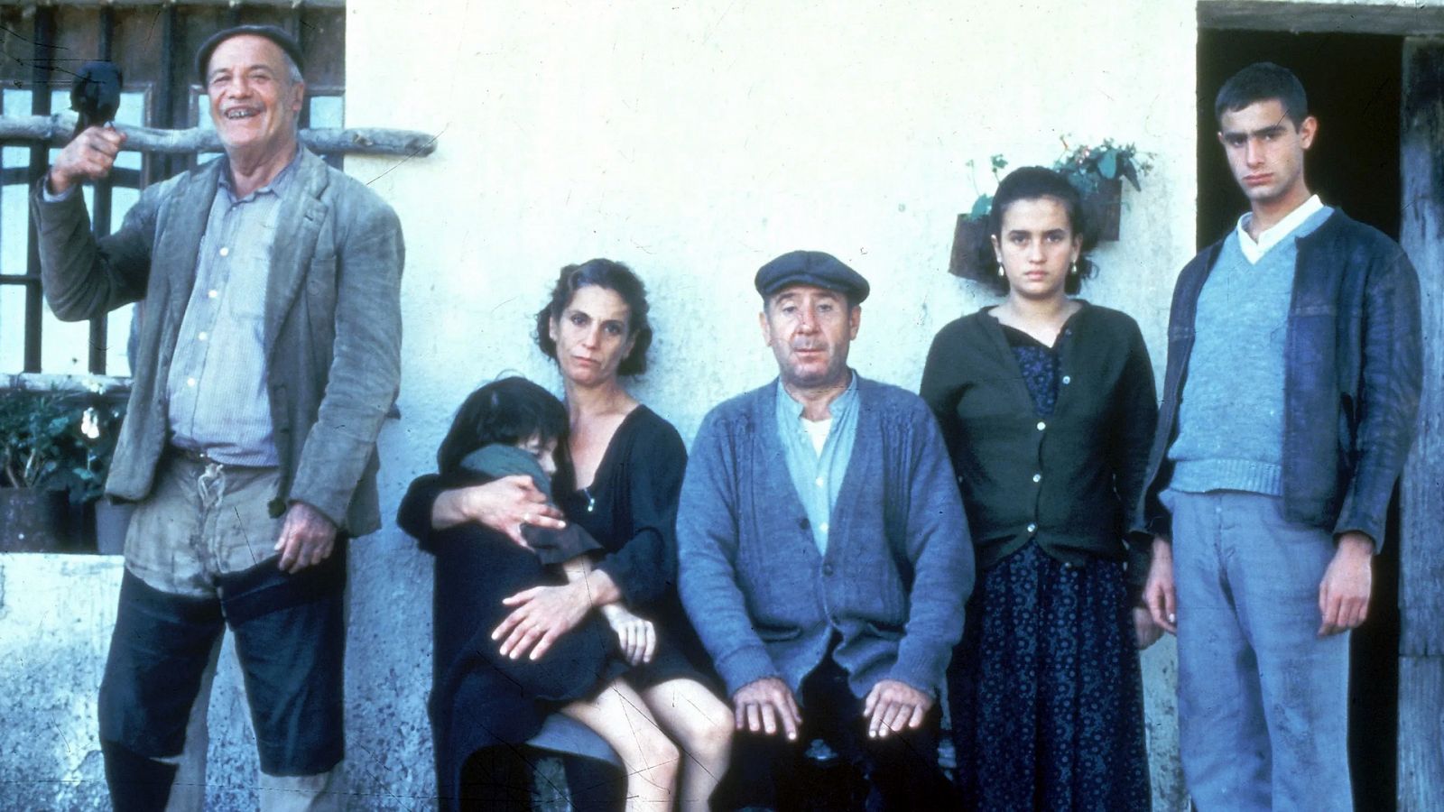 Imagen promocional de 'Los santos inocentes', con Landa, Rabal y Pávez.