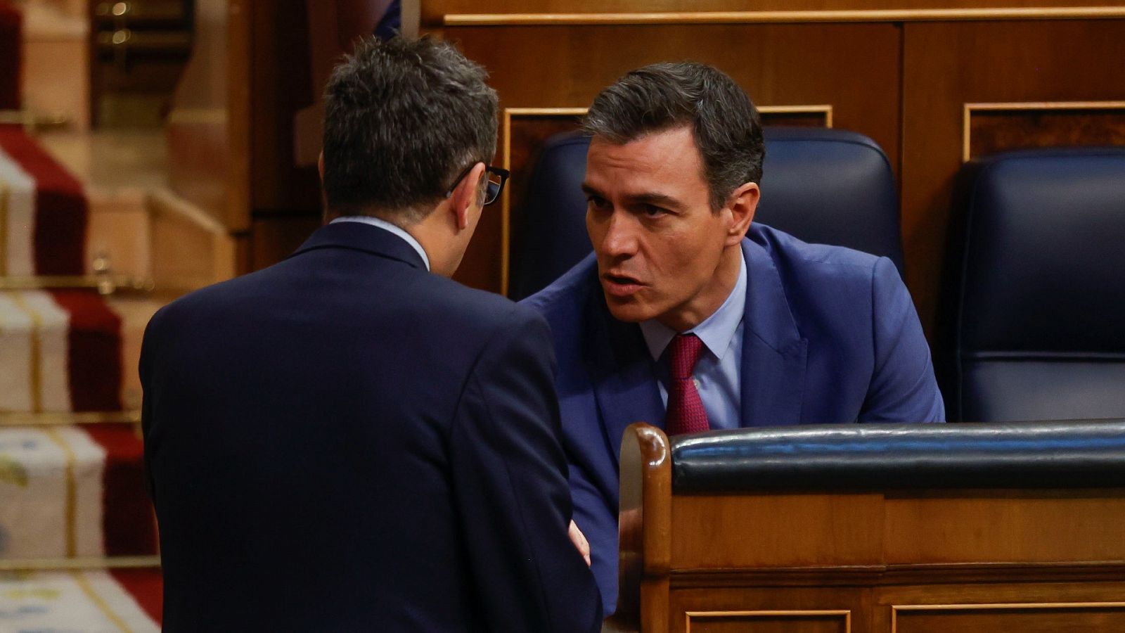 El presidente del Gobierno, Pedro Sánchez, y el ministro de la Presidencia, Félix Bolaños, en el Congreso de los Diputados. 