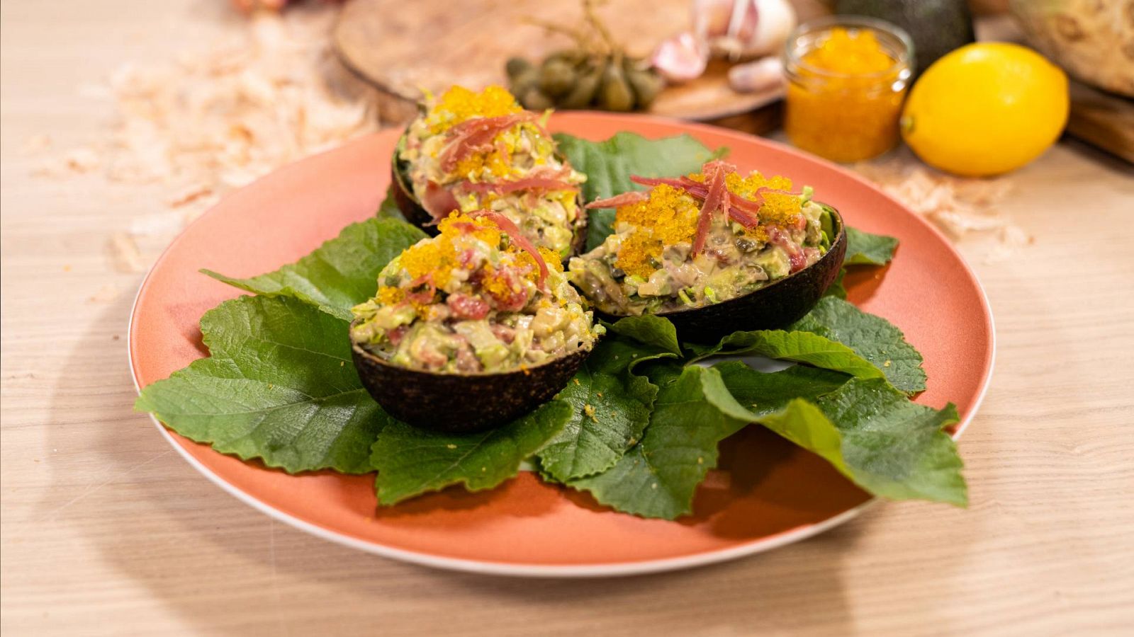 Menudos Torres - Receta de aguacates rellenos de atún