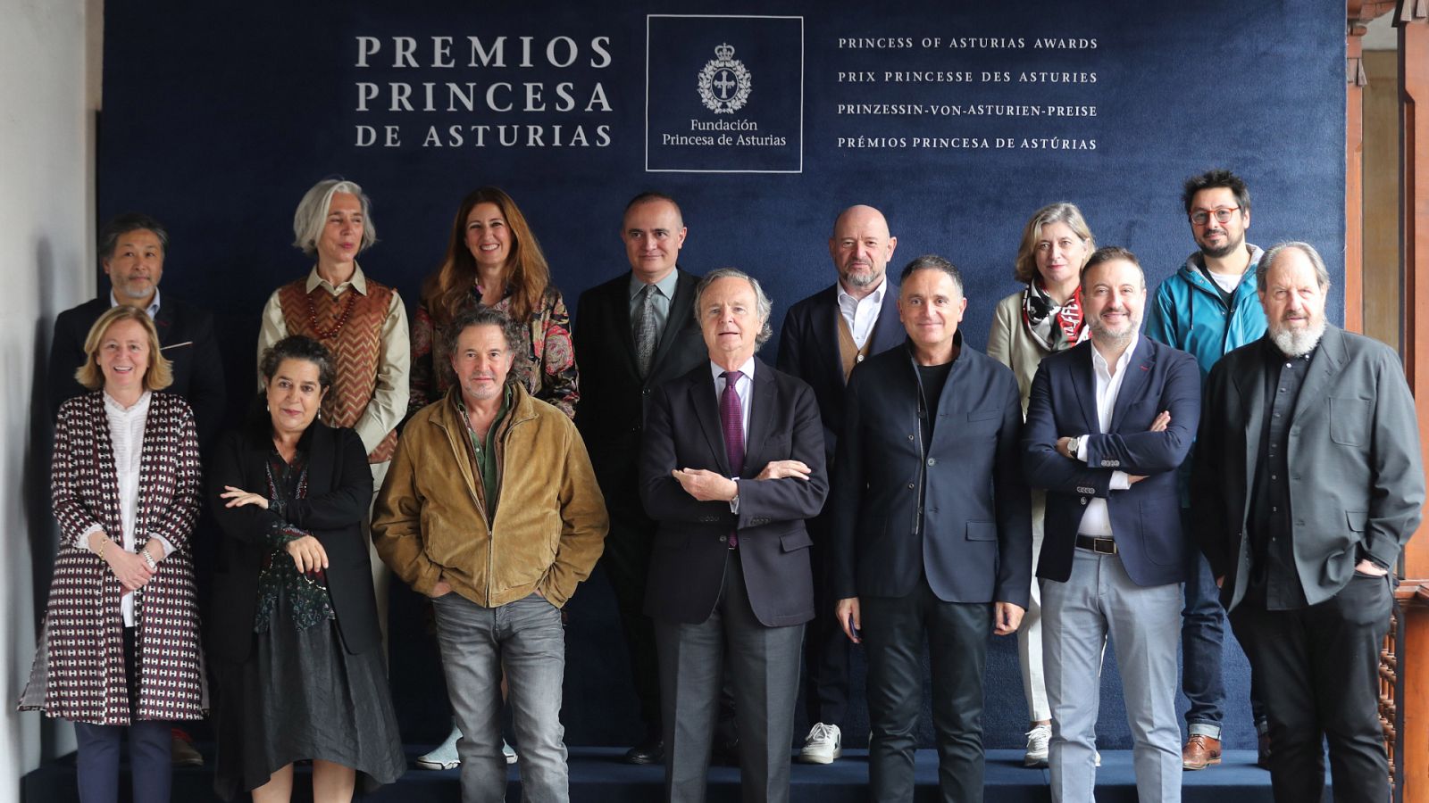 Los 14 miembros del jurado del Premio Princesa de Asturias de las Artes, reunidos este miércoles en Oviedo para iniciar las deliberaciones