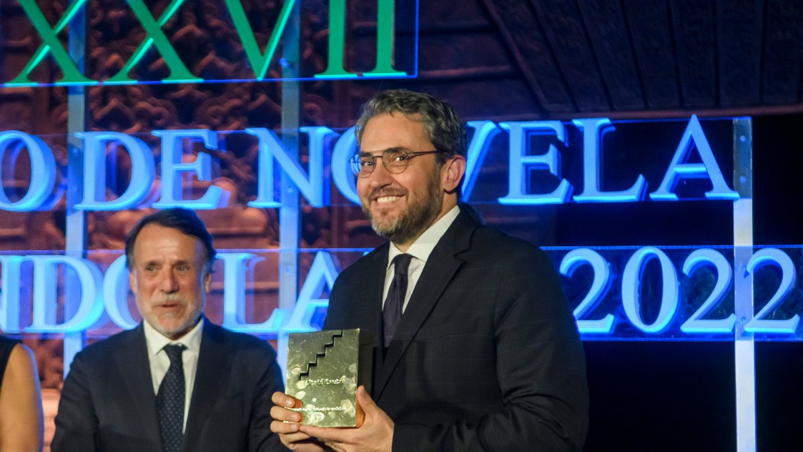 Una imagen del escritor Maxim Huerta tras recibir el Premio Fernando Lara de Novela.