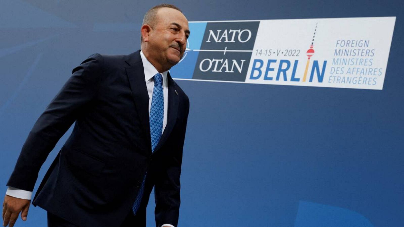 El ministro de Relaciones Exteriores de Turquía, Mevlut Cavusoglu, llega para una reunión de dos días de ministros de Relaciones Exteriores de la OTAN en Berlín, Alemania.