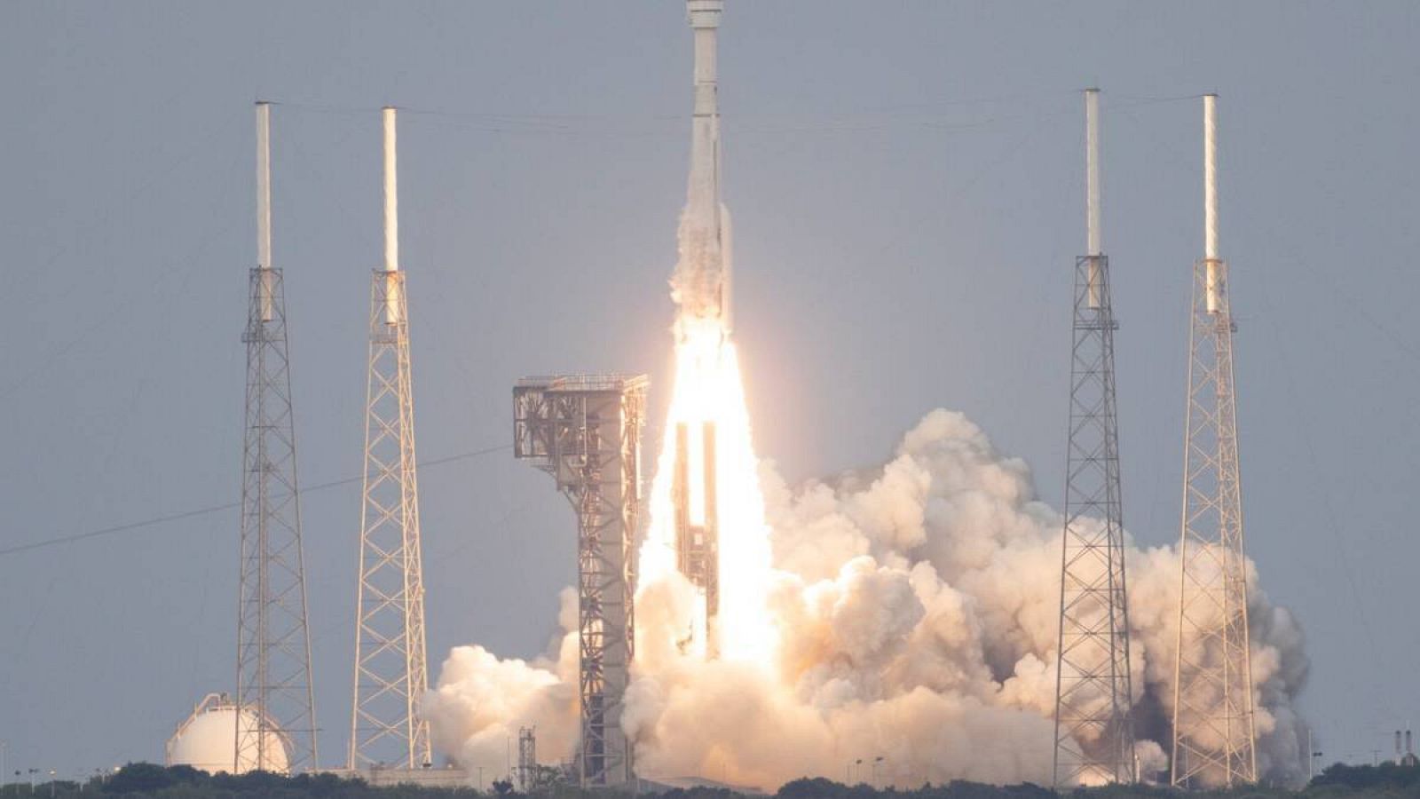Un cohete Atlas V de United Launch Alliance con lanzamientos de naves espaciales CST-100 Starliner de Boeing desde el Complejo de Lanzamiento Espacial 41, en la Estación de la Fuerza Espacial de Cabo Cañaveral en Florida, EE. UU.