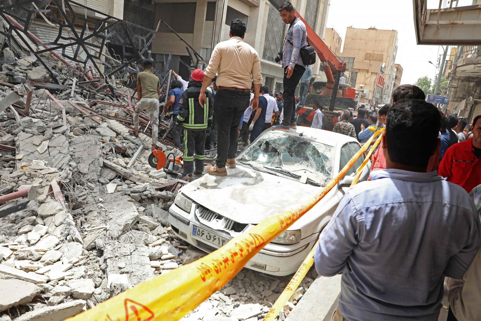 Un edificio se derrumba en Irán y deja 5 víctimas mortales