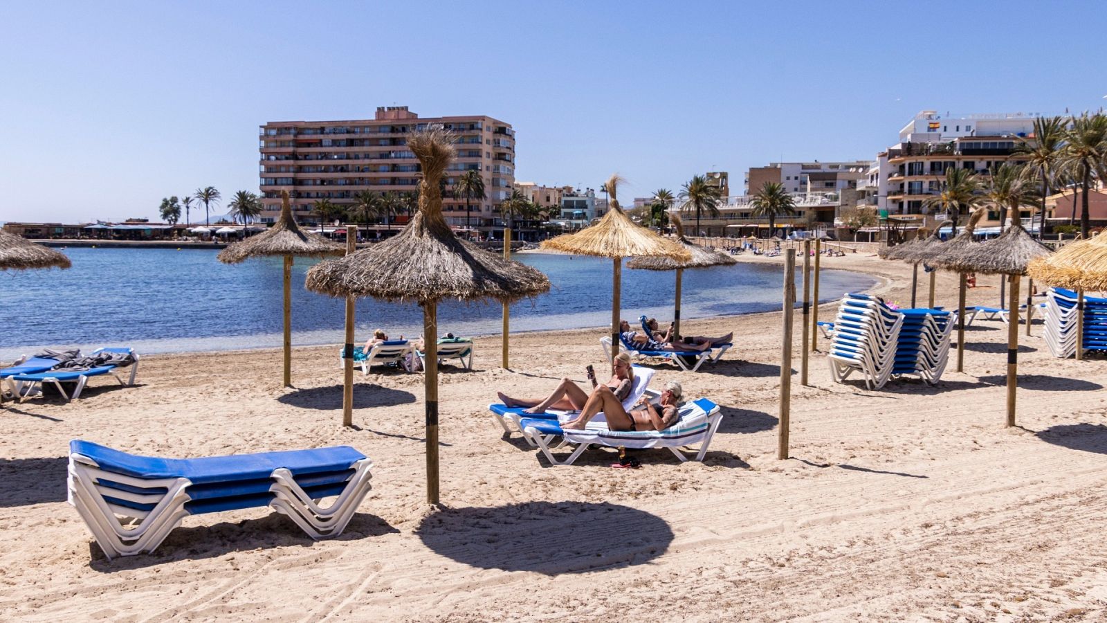 Las pernoctaciones hoteleras en España se multiplican por seis en abril y los precios se disparan un 29,5%, récord desde 2002