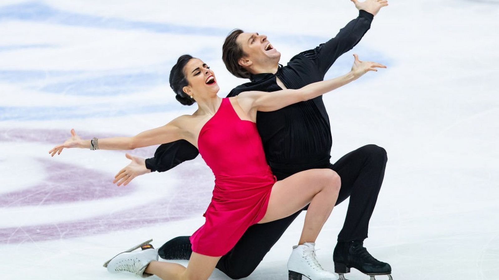 Sara Hurtado y Kirill Jalyavin durante una actuación de danza.