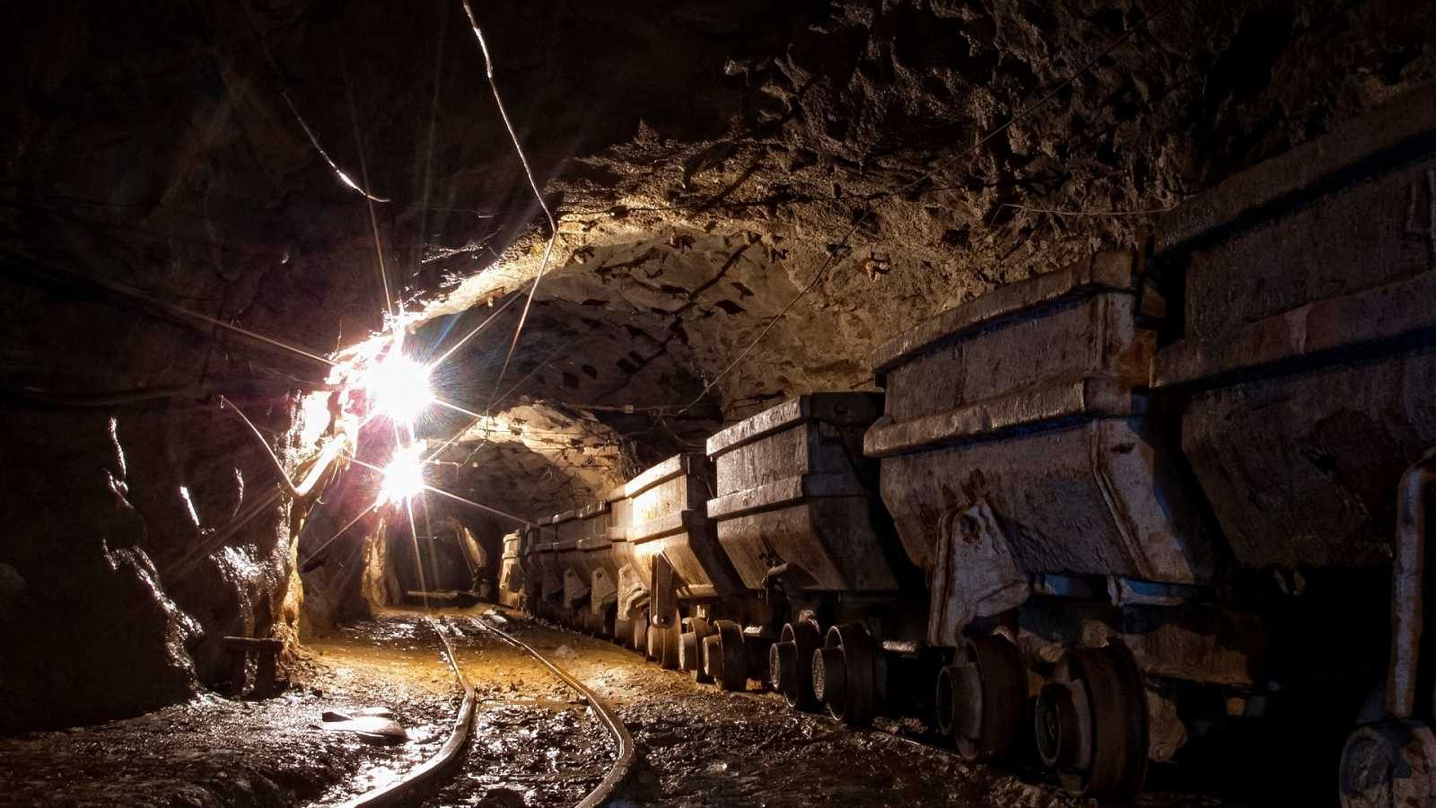 Mueren al menos 14 personas en enfrentamiento entre mineros de oro en Perú.