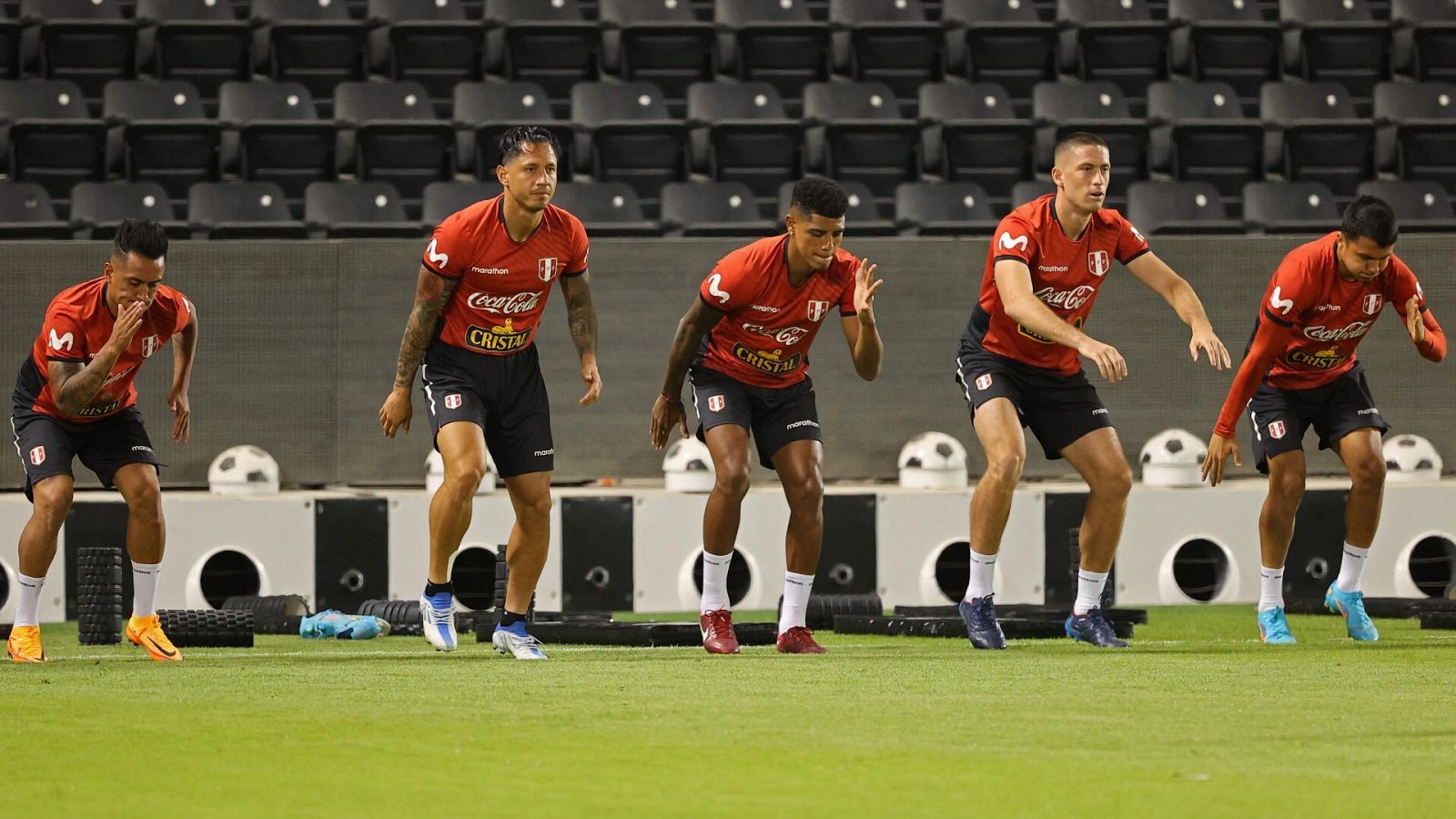 Los jugadores de la selección de Perú durante un entrenamiento