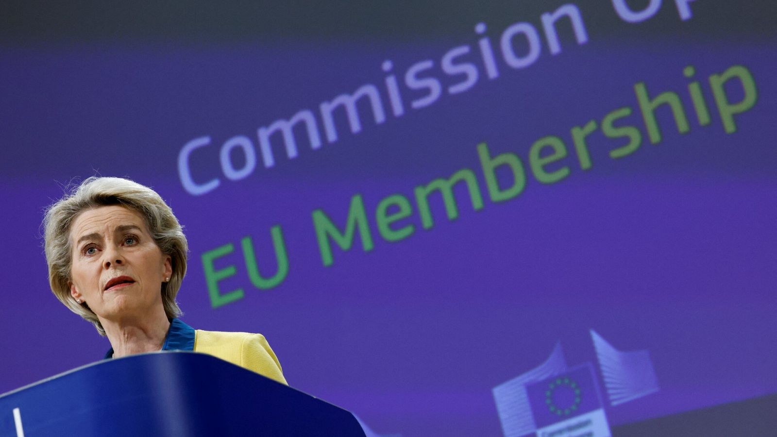 La presidenta de la Comisión Europea, Ursula von der Leyen, en la rueda de prensa en Bruselas, el 17 de junio de 2022. REUTERS/Yves Herman