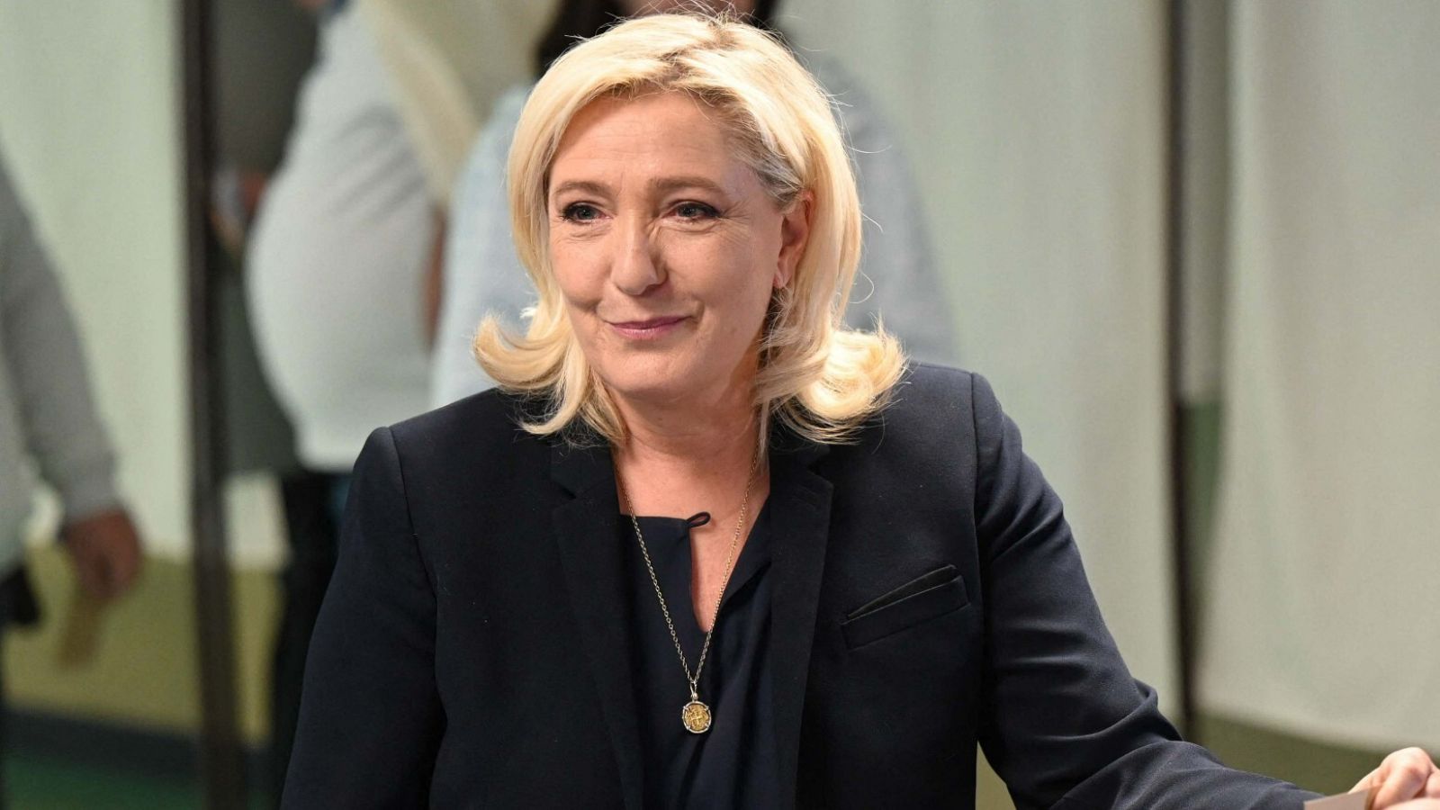 La líder de Agrupación Nacional, Marine Le Pen, vota en las elecciones legislativas