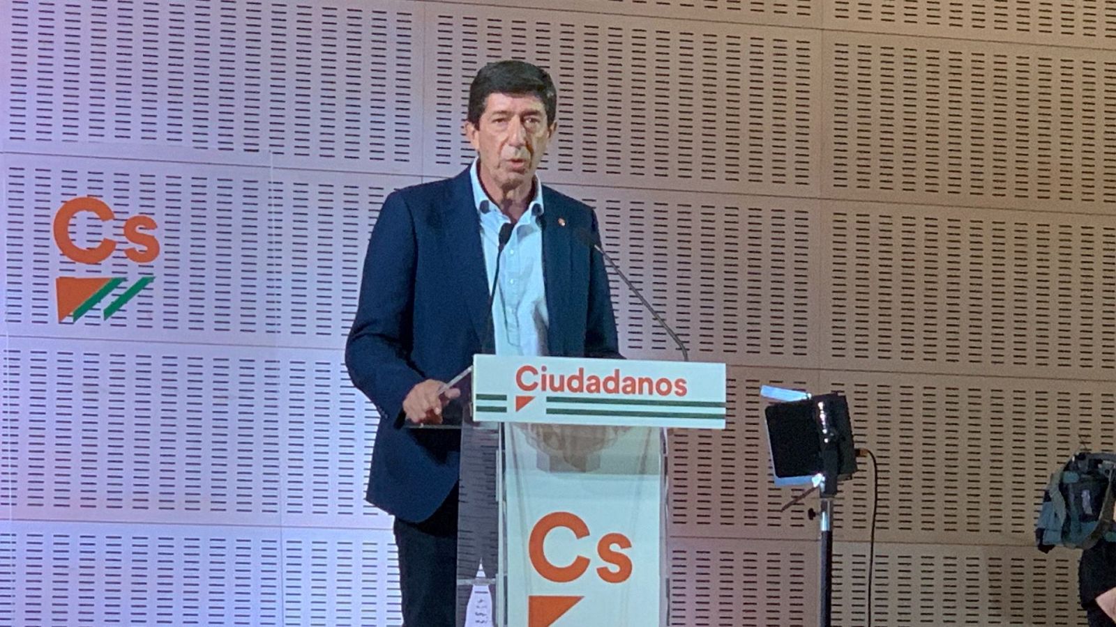 El candidato a las elecciones andaluzas de Ciudadanos, Juan Marín, ha anunciado con más del 90% de los votos escrutados, su dimisión tras no obtener representación en la Cámara.