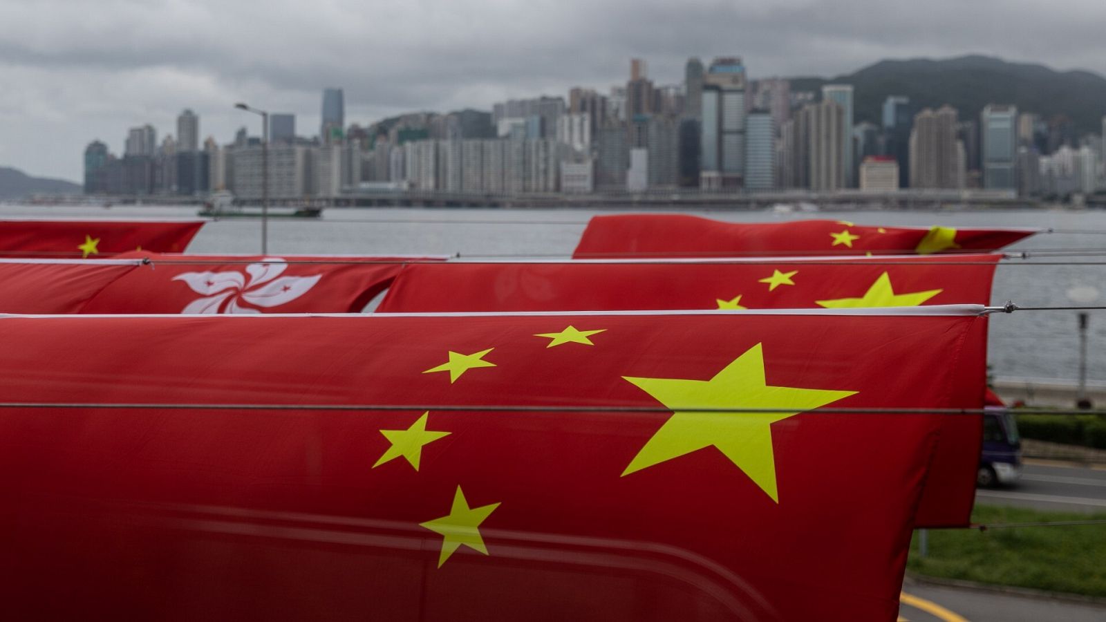 Banderas de China en Hong Kong. EFE/EPA/JEROME FAVRE