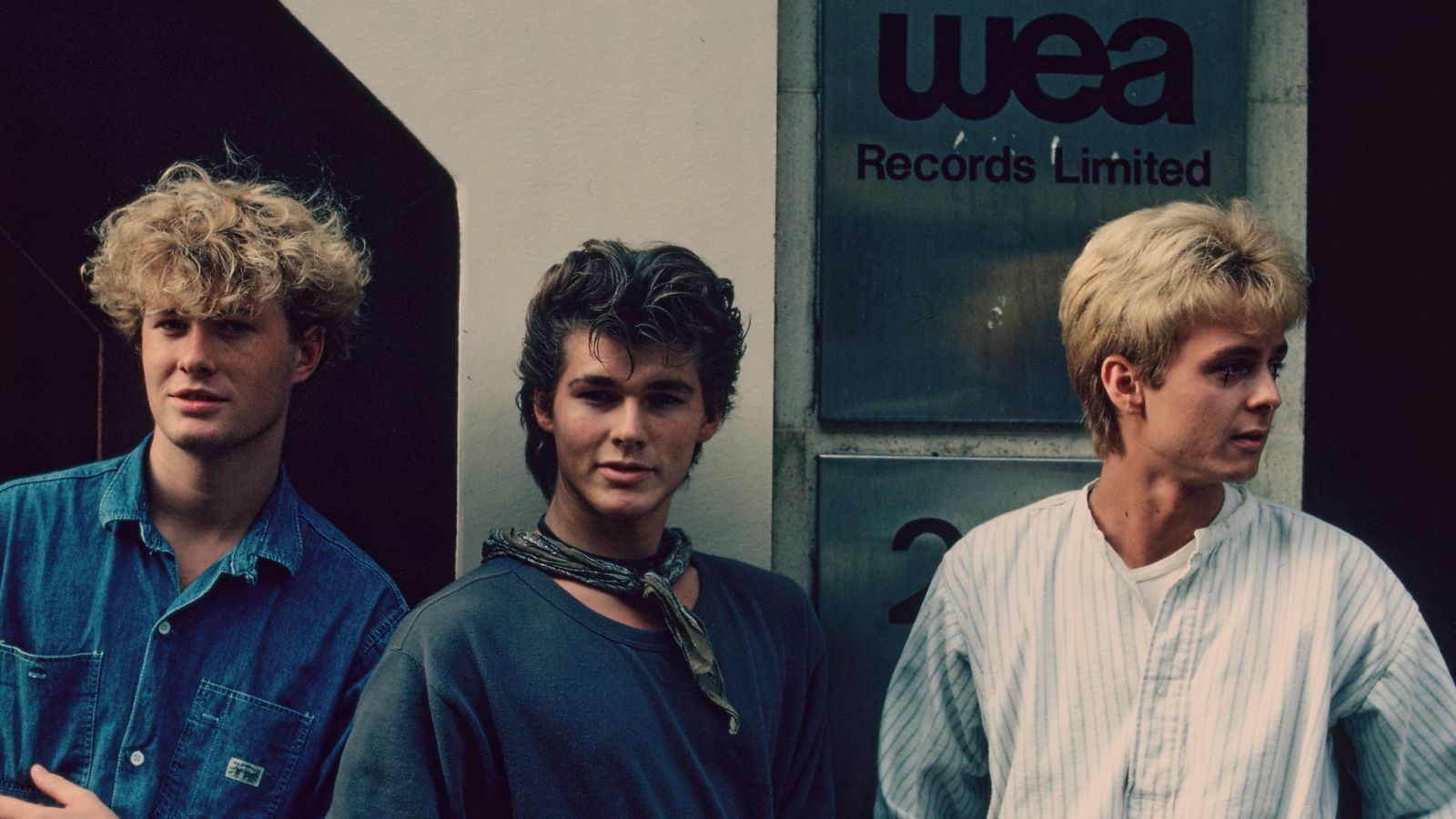 Magne Furuholmen (i), Morten Harket (c) y Pål Waaktaar (d)