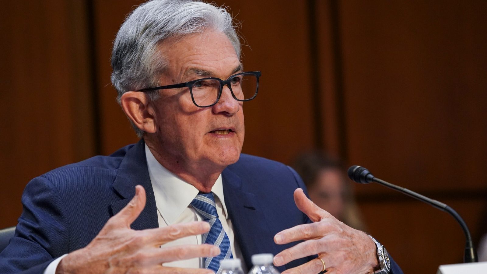 El presidente de la Reserva Federal, Jerome Powell, declara durante la sesión de Banca, Vivienda y Asuntos Urbanos del Senado