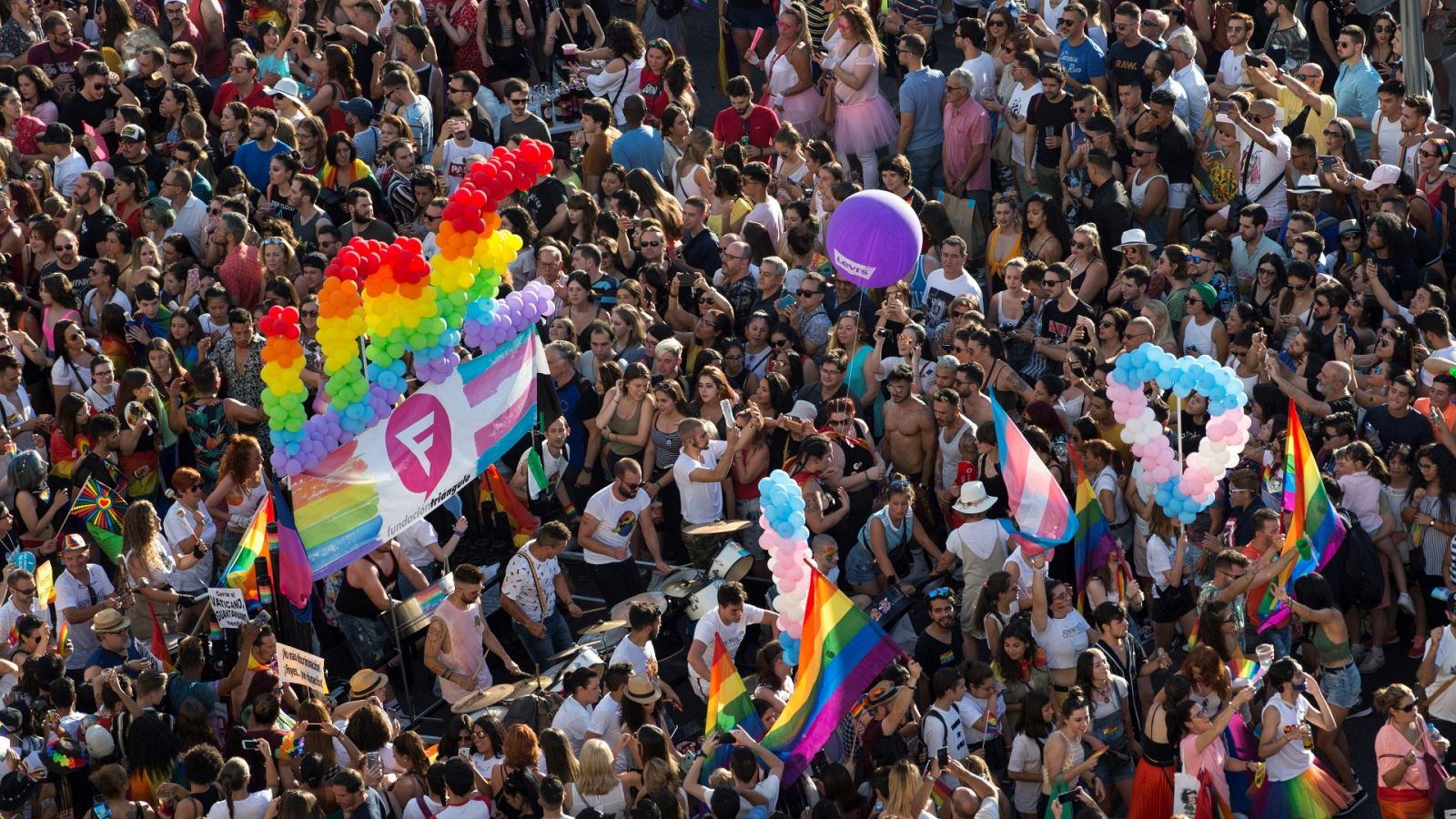 Vista de la manifestación del Orgullo 2019, en la plaza de Cibeles, Madrid. 