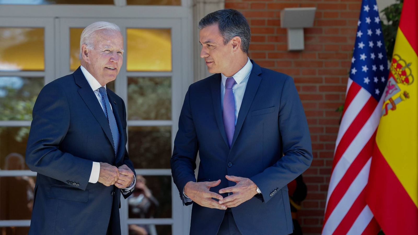 El presidente del Gobierno, Pedro Sánchez, recibe al presidente estadounidense, Joe Biden, en el palacio de La Moncloa