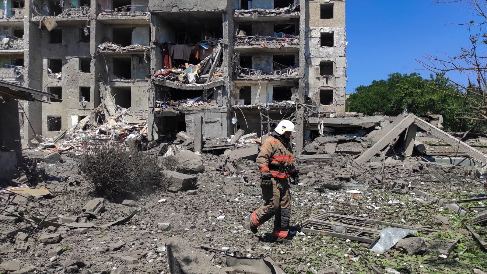 Un edificio de viviendas bombardeado en la localidad de Serhiivka