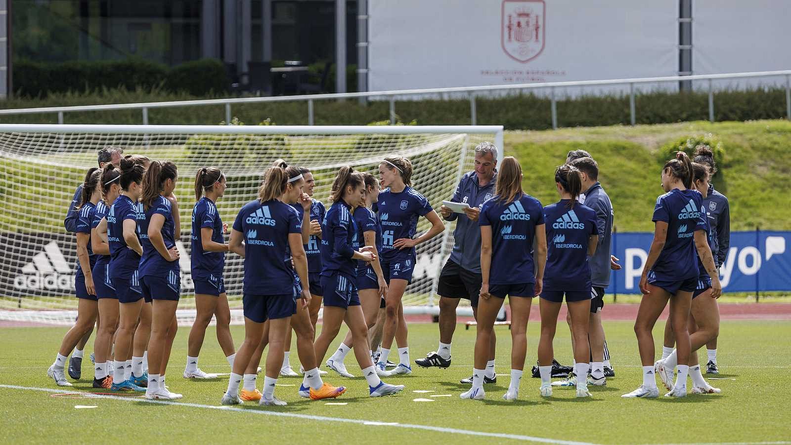 Selección femenina de fútbol