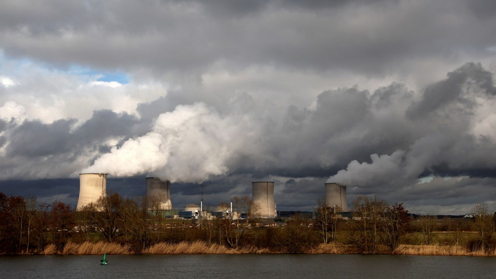 Vista general de la central nuclear de Electricite de France (EDF) en Cattenom, Francia