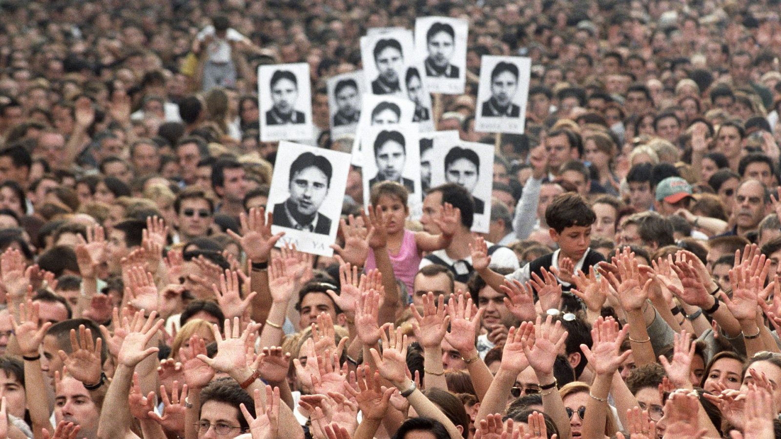 Manifestación en protesta por el asesinato de Miguel Ángel Blanco