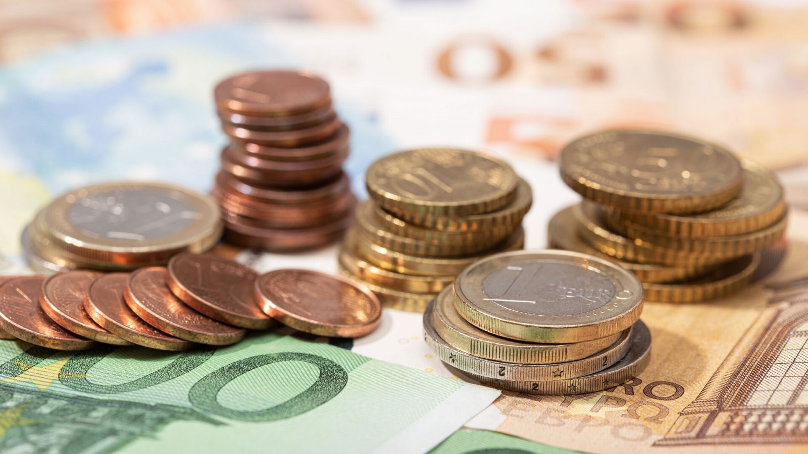 El euro cotiza por debajo del dólar por primera vez en 20 años
