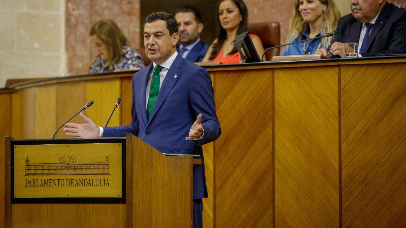 Juanma Moreno durante su intervención en el pleno del Parlamento andaluz