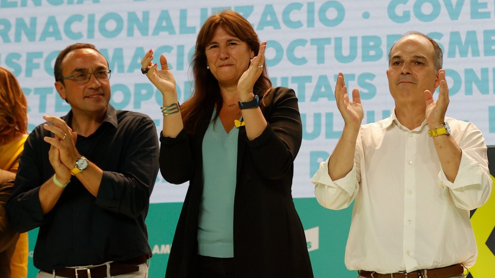 (De izq a der) Josep Rull, nuevo presidente del consell nacional de JxCat; la presidenta del partido, Laura Borràs, y el secretario general de JxCat, Jordi Turull, en un acto del partido. EFE/ Toni Albir