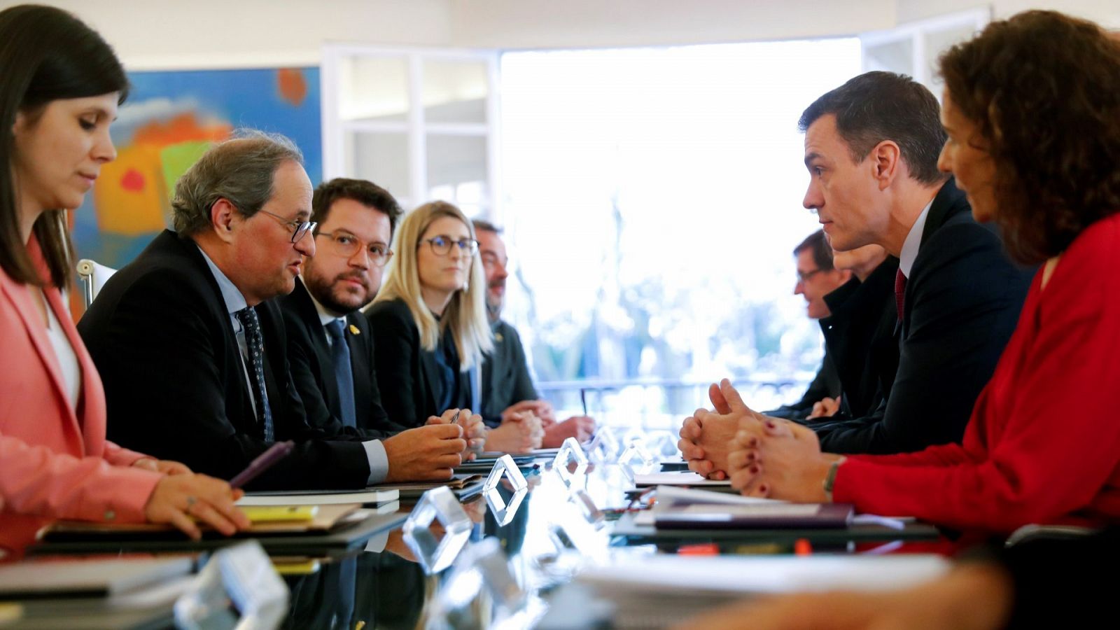El presidente del Gobierno, Pedro Sánchez, y el presidente de la Generalitat, Quim Torra, lideran la primera reunión de la Mesa de Diálogo sobre Cataluña