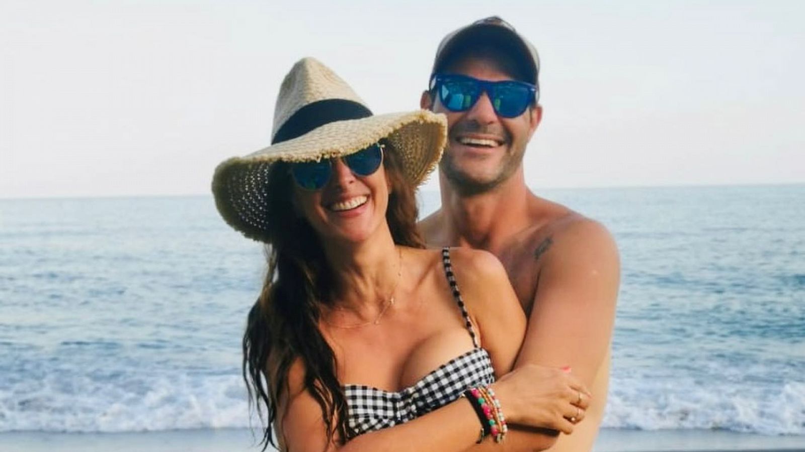 Nuria Fergó y su nuevo novio Juan Pablo Lauro en la playa