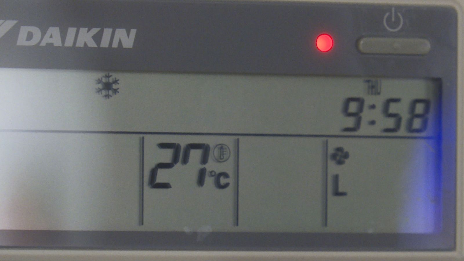 L'aire condicionat d'una oficina a 27 graus