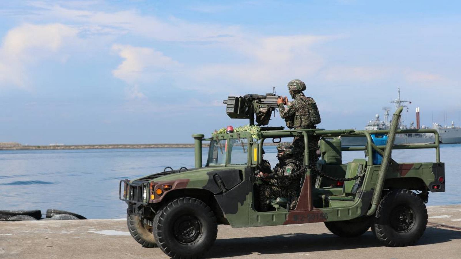 Soldados taiwaneses participan en un simulacro militar en un lugar no revelado en Taiwán el 8 de agosto de 2022.